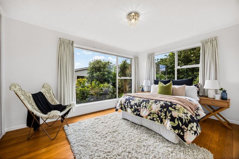 Photo of property in 70 Kiwi Esplanade, Mangere Bridge, Auckland, 2022