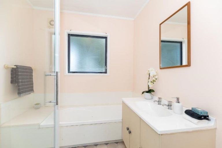 Photo of property in 7a Southsea Crescent, Silverdale, Hamilton, 3216