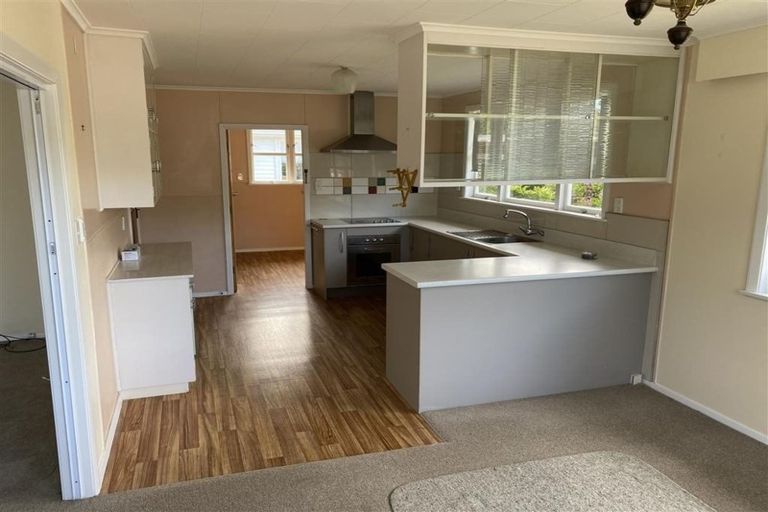 Photo of property in 16 Moeraki Road, Maoribank, Upper Hutt, 5018