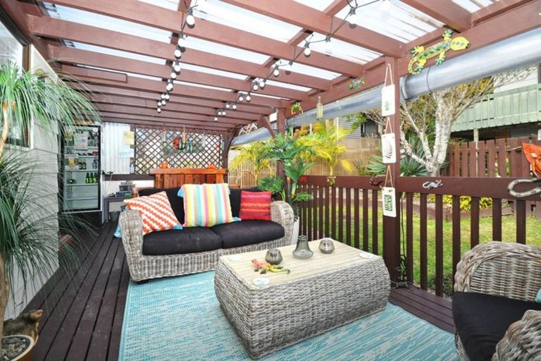 Photo of property in 1/18 Manuwai Road, Torbay, Auckland, 0630