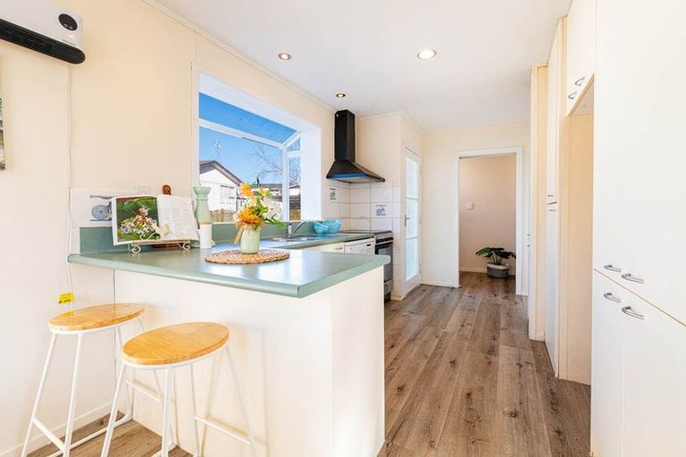 Photo of property in 8 Lisa Rise, Half Moon Bay, Auckland, 2012