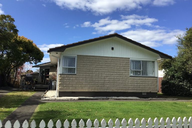Photo of property in 14 Innismara Avenue, Wattle Downs, Auckland, 2103