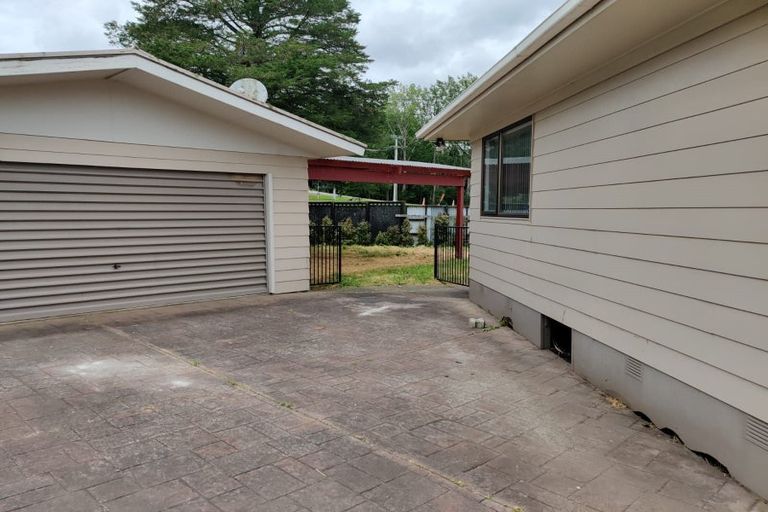 Photo of property in 3 Crestlands Place, Papakura, 2110