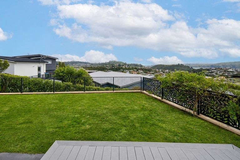 Photo of property in 60 Endeavour Drive, Whitby, Porirua, 5024