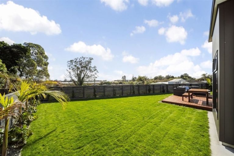 Photo of property in 2 Piper Way, Glen Avon, New Plymouth, 4312