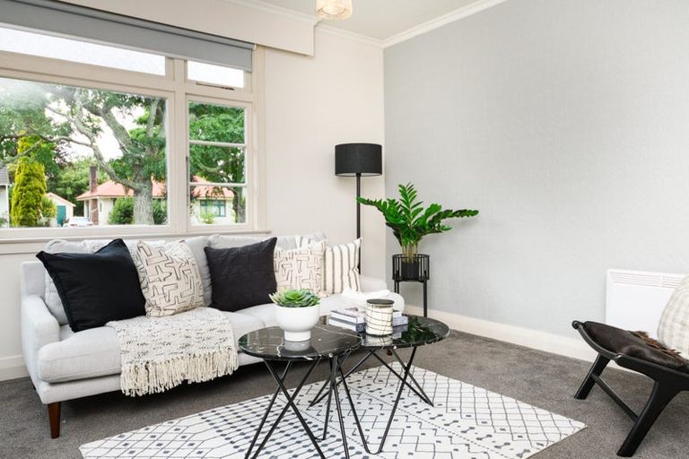 Photo of property in 32 Pahiatua Street, Hokowhitu, Palmerston North, 4410