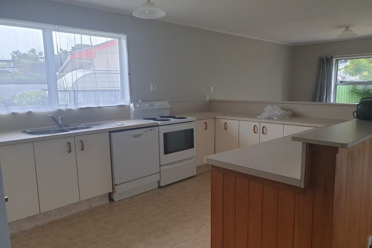 Photo of property in 10 Colenso Place, Otaki Beach, Otaki, 5512