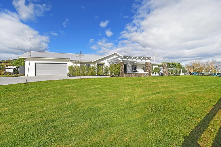 Photo of property in 9 Mountain Road, Kaiwaka, 0587