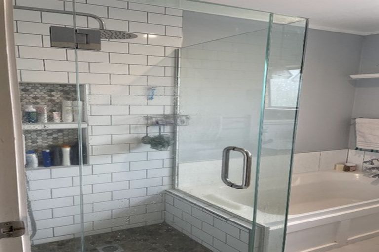 Photo of property in 2/13 Gretel Place, Hillcrest, Auckland, 0627