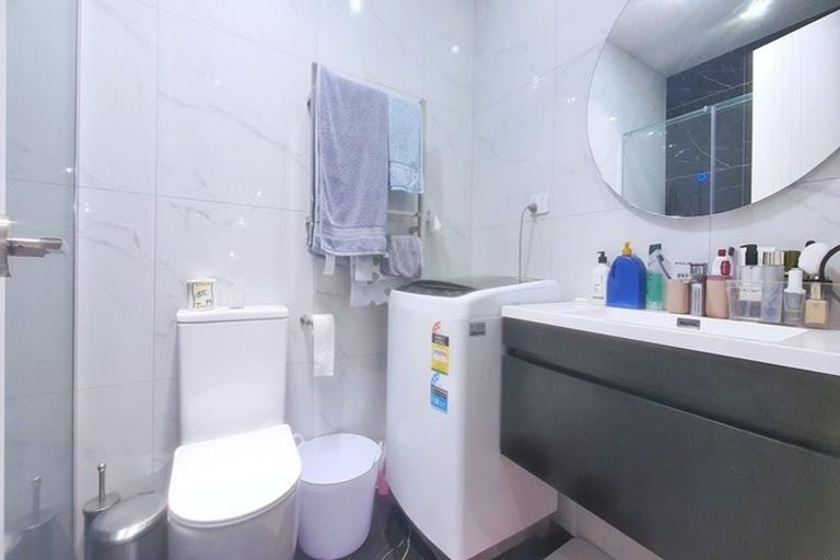 Photo of property in 10 Heketara Way, Massey, Auckland, 0614