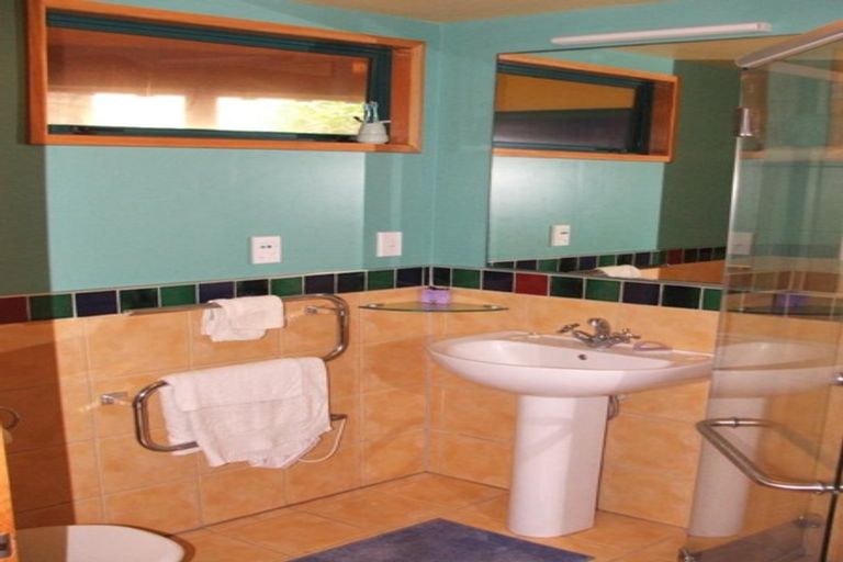 Photo of property in 166 The Esplanade, Houghton Bay, Wellington, 6023