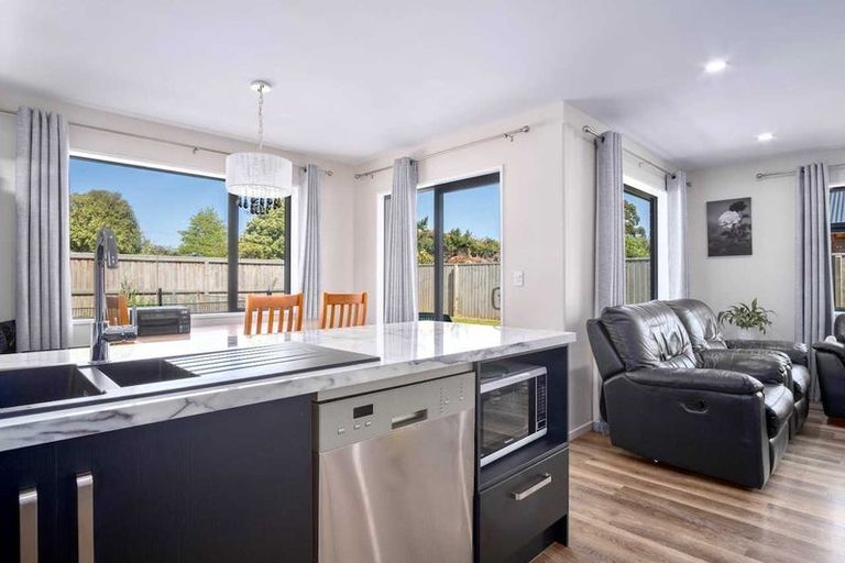 Photo of property in 21 Tara Crescent, Woodend, 7610