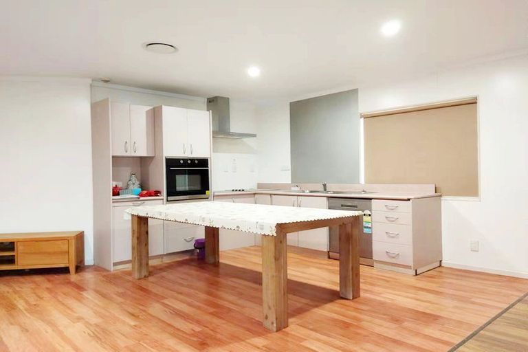 Photo of property in 2 Tullis Place, Burswood, Auckland, 2013