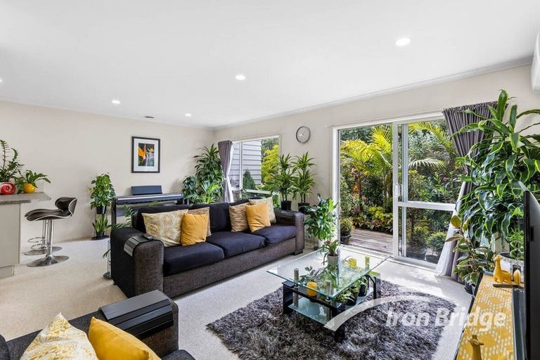 Photo of property in 5/86 Fernhill Way, Oteha, Auckland, 0632