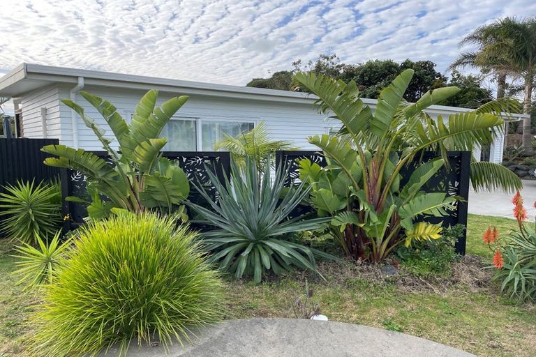 Photo of property in 2 Taimoana Close, Mangawhai Heads, Mangawhai, 0505