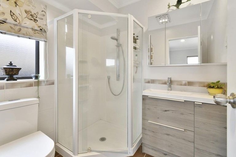 Photo of property in 41 Croftview Road, Wattle Downs, Auckland, 2103