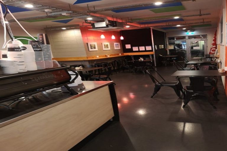 Photo of property in 10 Queen Street West, Levin, 5510