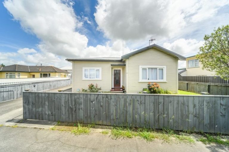 Photo of property in 351 Tremaine Avenue, Takaro, Palmerston North, 4412