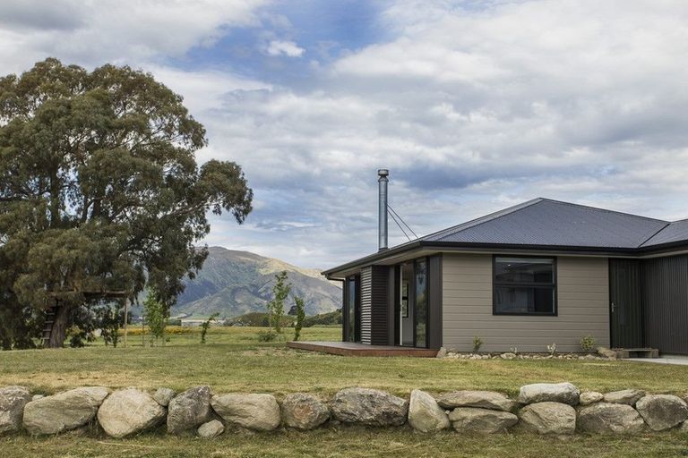 Photo of property in Luggate Park, 38 Cooper Crescent, Luggate, Cromwell, 9383