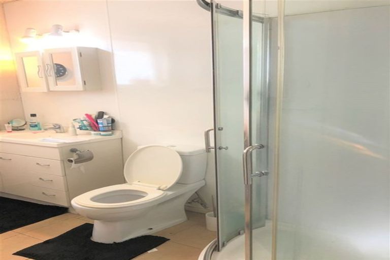 Photo of property in 32 Millbrook Road, Henderson, Auckland, 0612