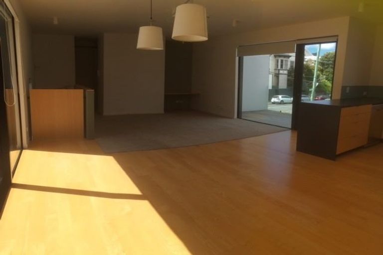 Photo of property in 76 Brougham Street, Mount Victoria, Wellington, 6011