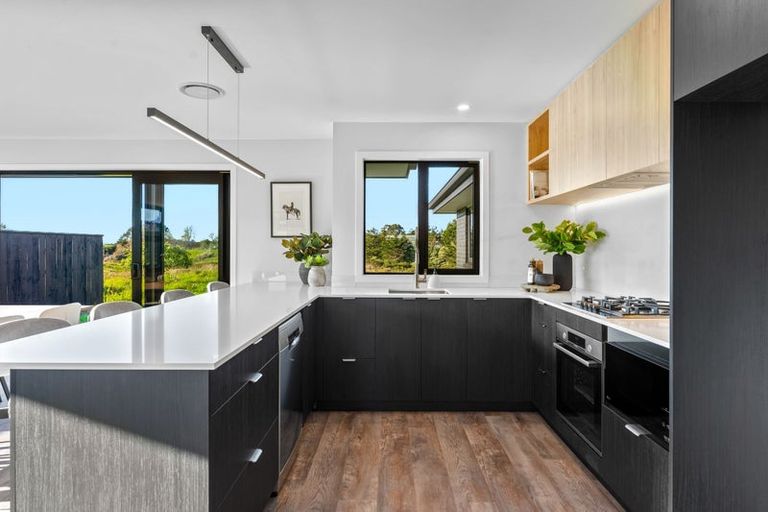 Photo of property in 74 Metoriti Crescent, Karaka, 2124