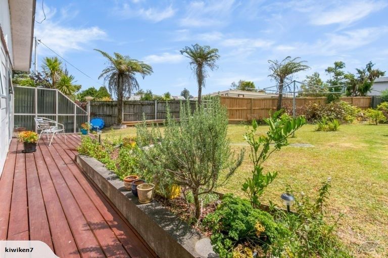 Photo of property in 1/8 Wattle Road, Sunnyvale, Auckland, 0612