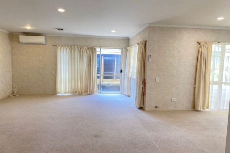 Photo of property in 14 Tolben Place, Golflands, Auckland, 2013