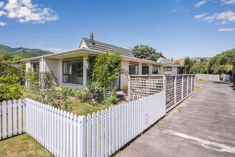 Photo of property in 6 Tawa Street, Waikanae, 5036