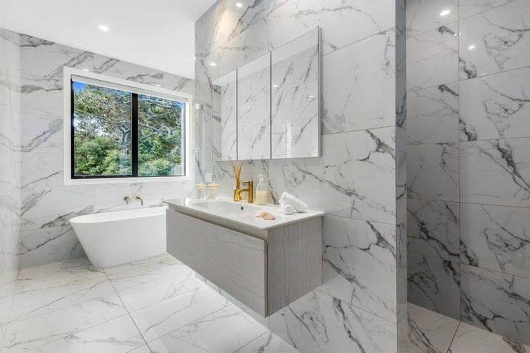 Photo of property in 30a Bernard Magnus Lane, Greenhithe, Auckland, 0632