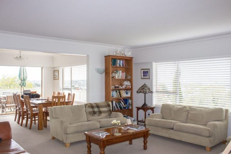 Photo of property in 13 Colin Wild Place, Glenfield, Auckland, 0629