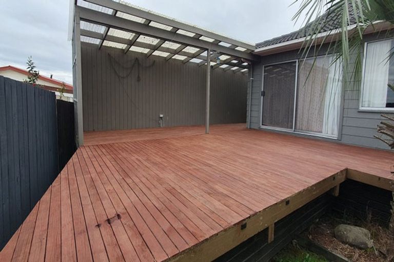 Photo of property in 27 Pahi Place, West Harbour, Auckland, 0618