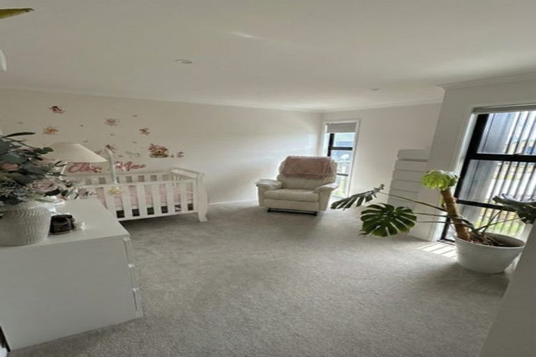 Photo of property in 56 Papatupu Way, Kumeu, 0810