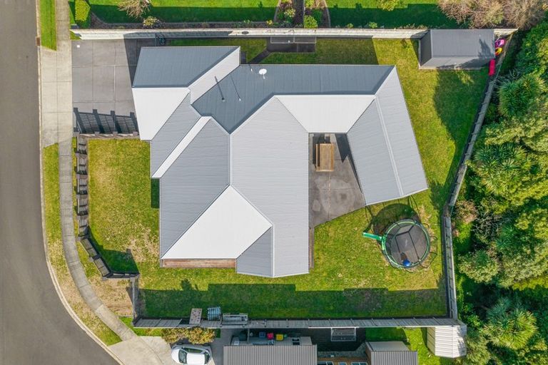 Photo of property in 7 Settlers Close, Whalers Gate, New Plymouth, 4310