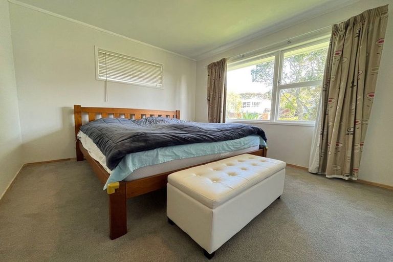 Photo of property in 50 Tamahere Drive, Glenfield, Auckland, 0629