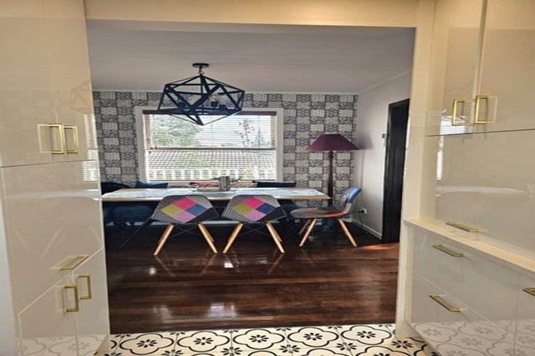 Photo of property in 27 Exminster Street, Blockhouse Bay, Auckland, 0600