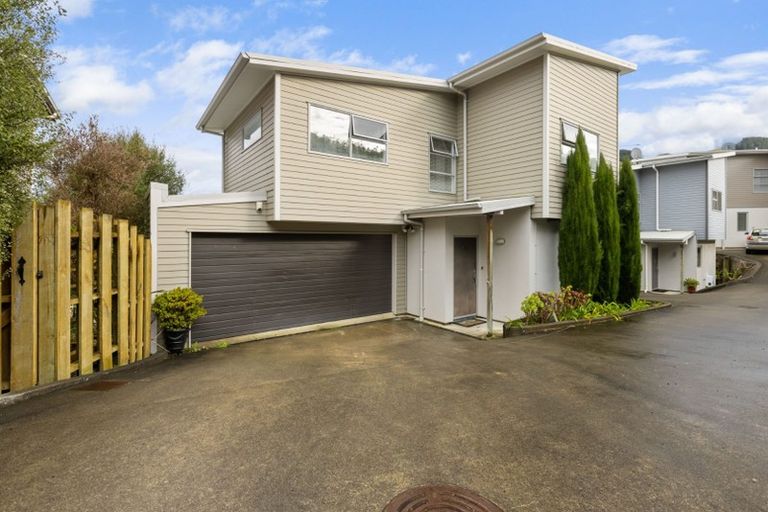 Photo of property in 82a Kirton Drive, Riverstone Terraces, Upper Hutt, 5018