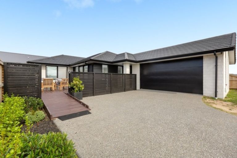 Photo of property in 4 Harding Drive, Papamoa Beach, Papamoa, 3118
