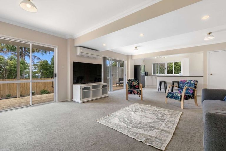 Photo of property in 3 Laingrange Place, Laingholm, Auckland, 0604