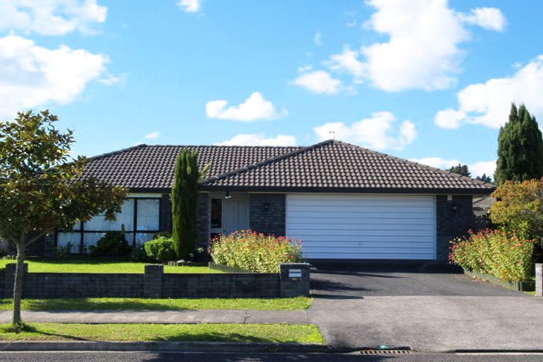 Photo of property in 57 Frank Nobilo Drive, Golflands, Auckland, 2013