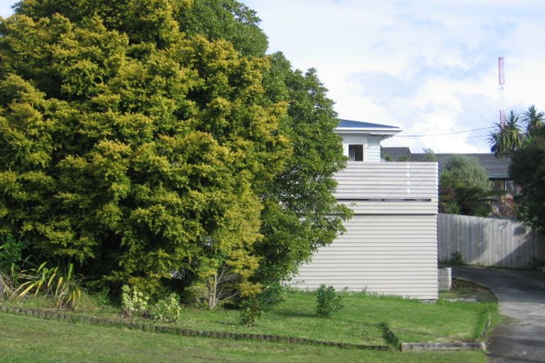 Photo of property in 40 Taipari Road, Te Atatu Peninsula, Auckland, 0610