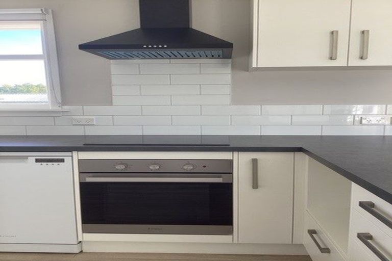 Photo of property in 11 Pembroke Street, Avondale, Christchurch, 8061