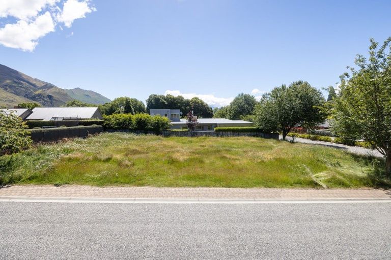 Photo of property in 14 Old Station Avenue, Wanaka, 9305