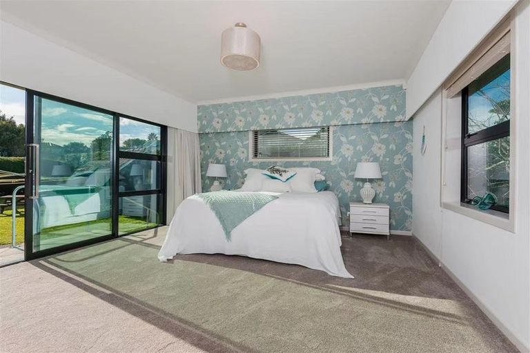 Photo of property in 11 Lake Pupuke Drive, Takapuna, Auckland, 0622