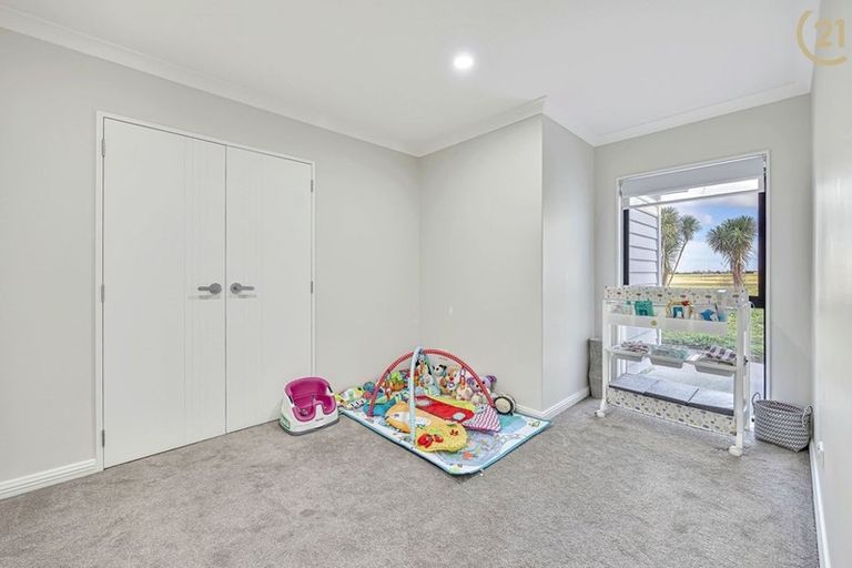 Photo of property in 17 Hard Beech Street, Takanini, 2110