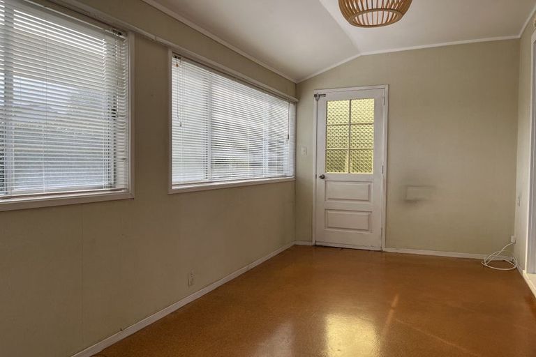 Photo of property in 6 Raines Avenue, Forrest Hill, Auckland, 0620