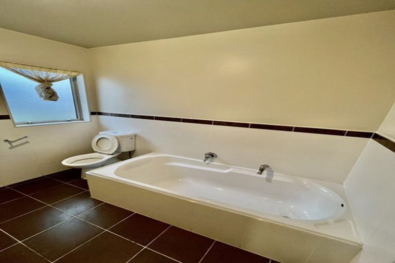 Photo of property in 12 Northbrook Close, Greenhithe, Auckland, 0632