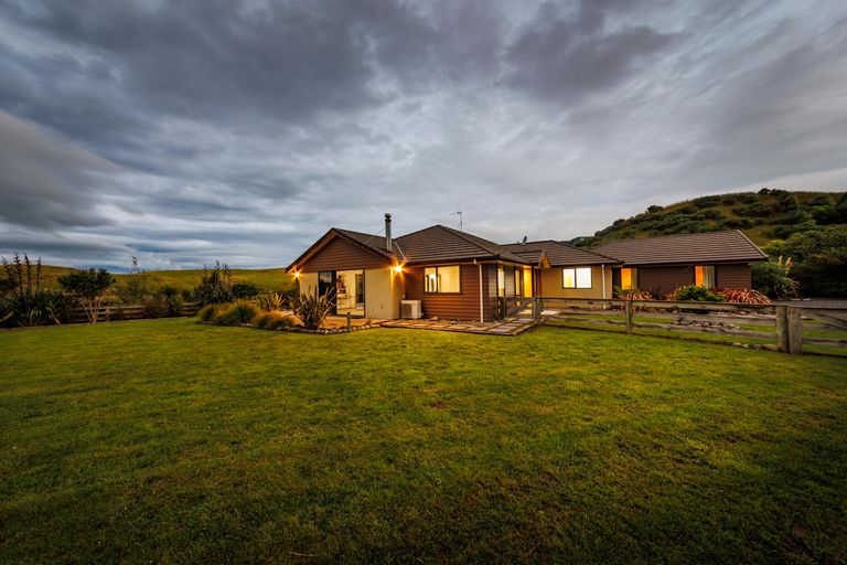 Photo of property in 71 County Heights Drive, Aokautere, Palmerston North, 4471