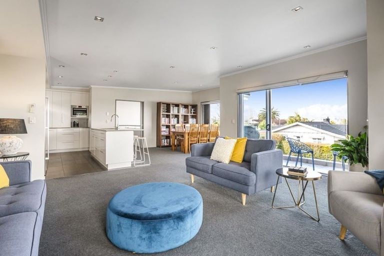 Photo of property in 90 Roberts Avenue, Belmont, Auckland, 0622