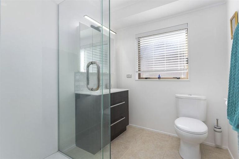 Photo of property in 13 Gilford Place, East Tamaki Heights, Auckland, 2016